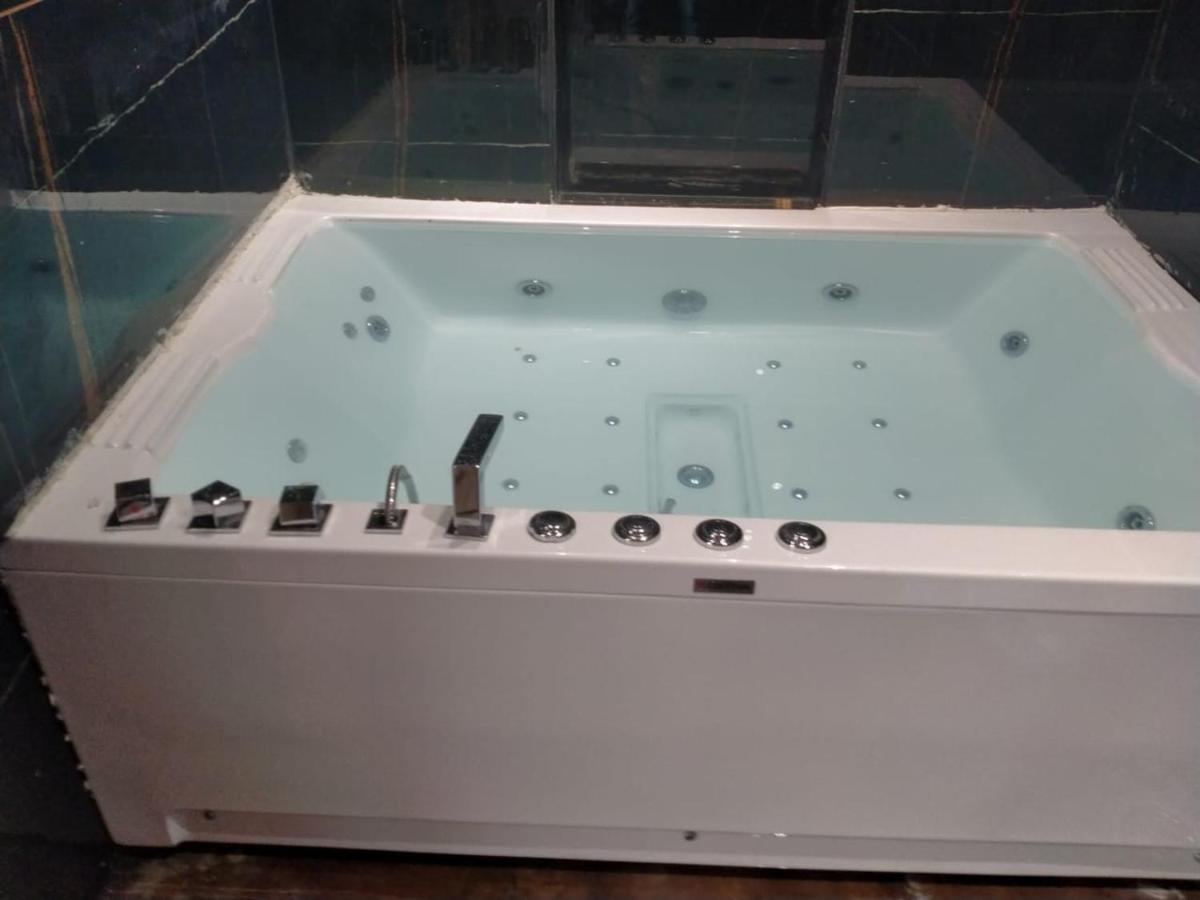 Hotel Pepper Hisar Bagian luar foto